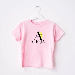 Rozowa-koszulka-dziecięca-imie-z-kurczaczkiem.webp