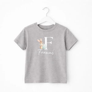 Szara-koszulka-dziecieca-literka-z-zajaczkiem.webp