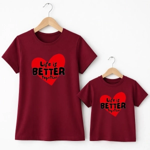 zestaw-bordowych-koszulek-mama-dziecko-life-is-better-together.webp