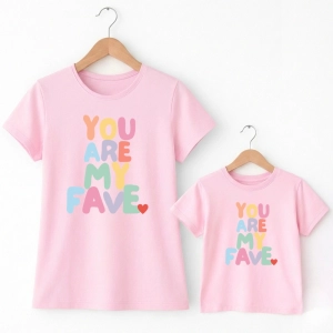 Komplet-damska-dziecieca-rozowy-you-are-my-fave.webp