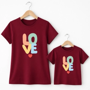 zestaw-bordowych-koszulek-mama-dziecko-love-kolorowe.webp