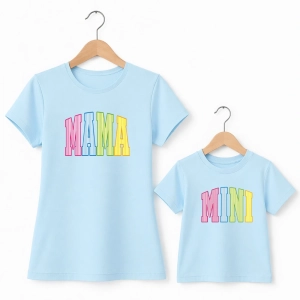 blekitne-koszulki-mama-dziecko-mama-mini-kolorowe-paski.webp