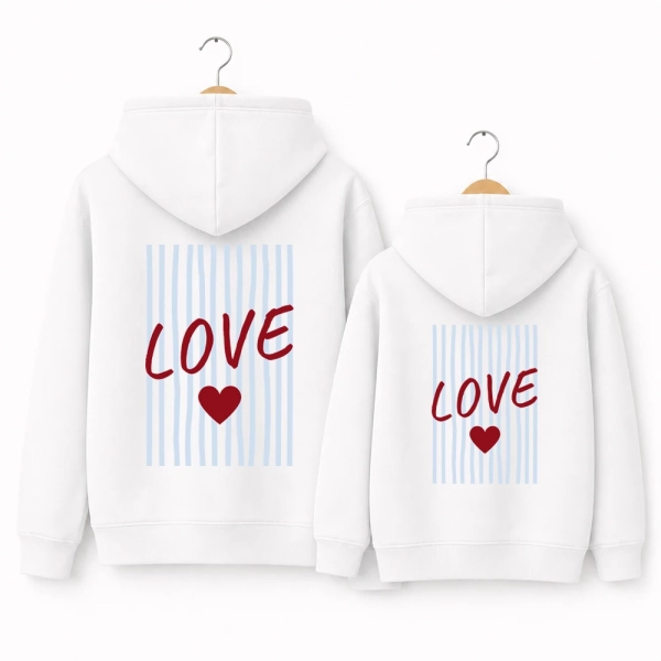 Komplet-bluz-z-kapturem-tyl-biale-love-paski.webp